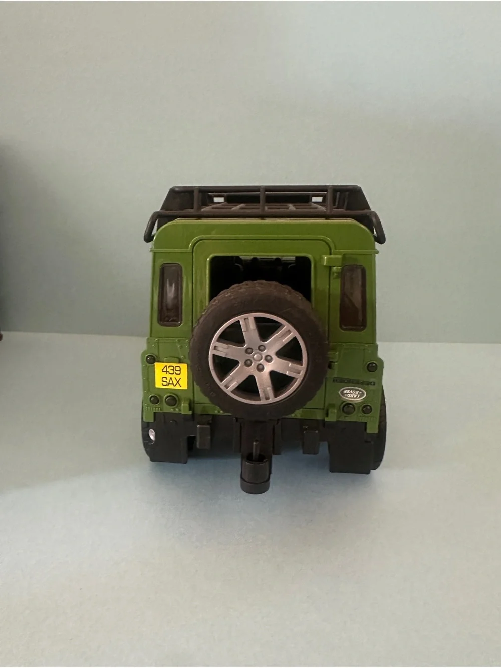 Bruder Land Rover Defender Station Wagon in olive green